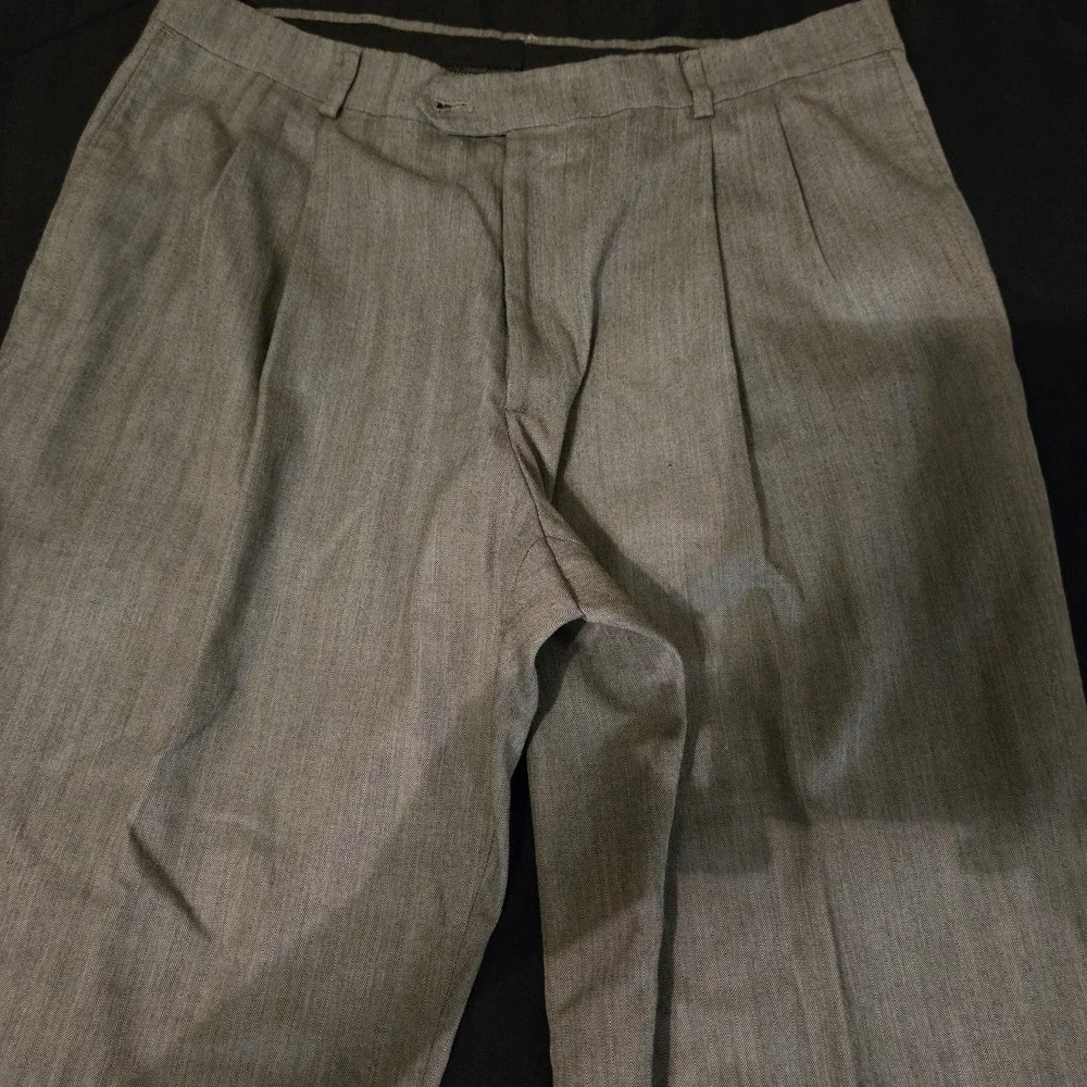 Haggar Pants Mens 38x29 Gray Dress Pleated‎ Straight Leg Herringbone Cuffed